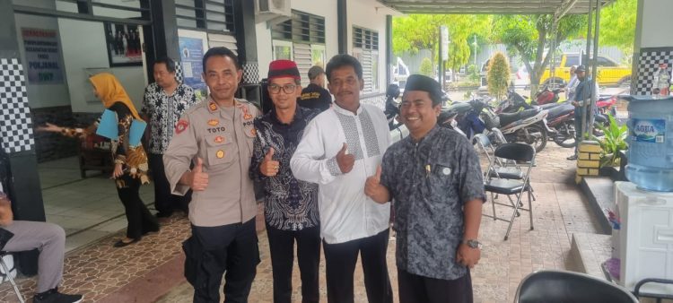 Silaturahmi Kapolsek Sukatani AKP Toto Herman Permana Bersama Para Kades Dan Tokoh Agama