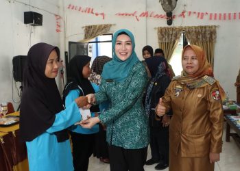 TP- PKK Lampung Utara, Salurkan Bansos PKH Di Balai Desa Maduko