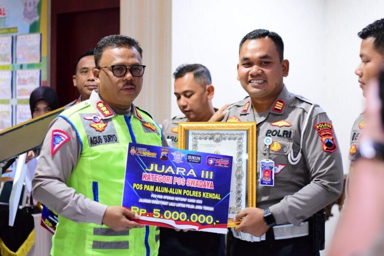 Amankan Lebaran 2023, Polres Kendal Raih Juara Ke – 3 Sebagai Pos Pelayanan Terbaik Ops Ketupat Candi Se Polda Jateng
