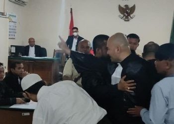 Ada Apa,,,!!! Jaksa Tolak Hadirkan Saksi, Kericuhan Di Ruang Sidang Terjadi