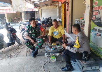 Jaga Situasi Kondusif, Bhabinkamtibmas Polsek Boja Bersama Babinsa Sambang ke Warga