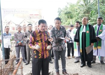 Bupati Nias Barat Hadiri Peletakan Batu Pertama Rumah Dinas Pendeta BNKP Jemaat Mandrehe