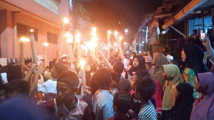 Warga RW07 Buaran Indah Pawai Obor Sambut Tahun Baru Islam 1 Muharram 1445 Hijriah