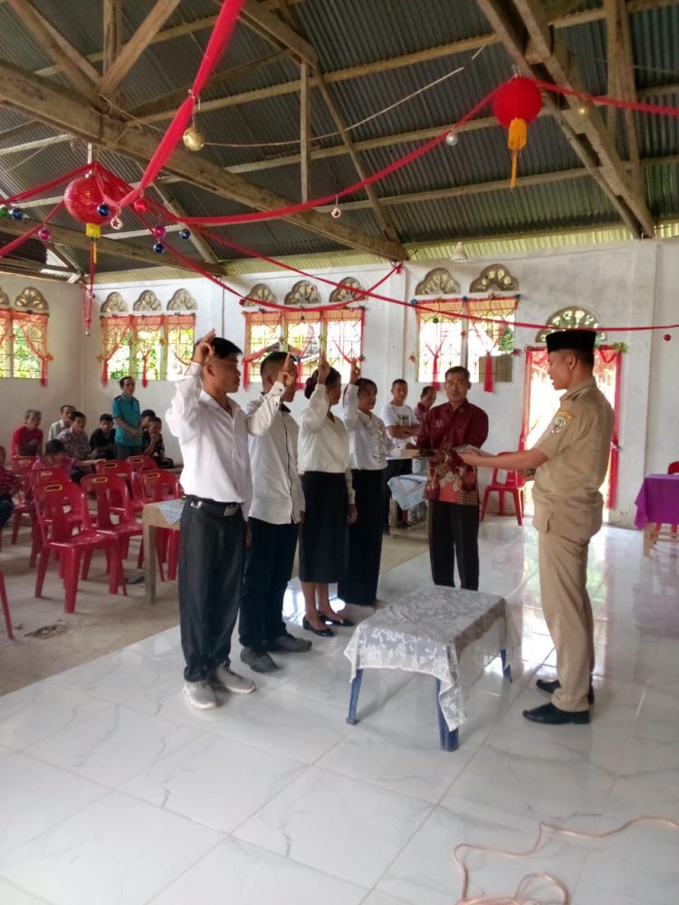 Kades Sisobawino I Lantik Empat Orang Perangkatnya