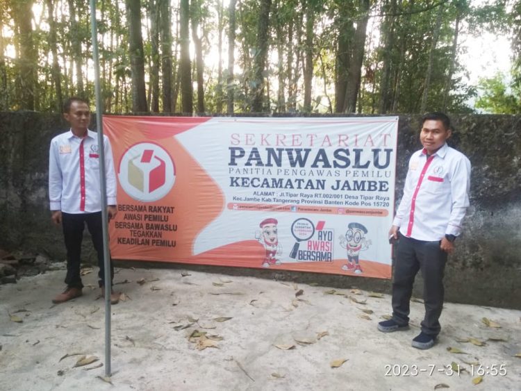 Miris,LSM BP2A2N dan Awak Media kunjungan Kerja ke Panwaslu Jambe,Tak Ada Komisionernya, Kemanakah Mereka?