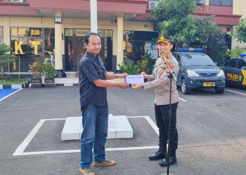 Kapolsek Karawaci Beri Penghargaan Anggota Terbaik Setiap Bulan