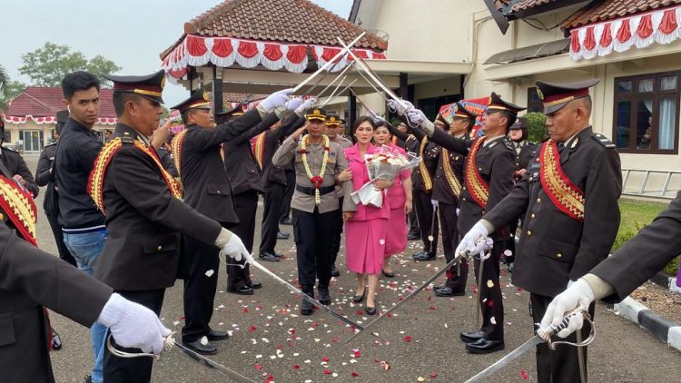 Farewell And Wellcome Parade Iringi Pisah Sambut Kapolres Lampung Utara