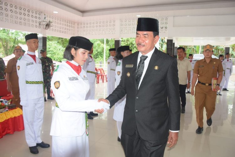 Bupati Nias Barat Kukuhkan Anggota Paskibraka Tahun 2023