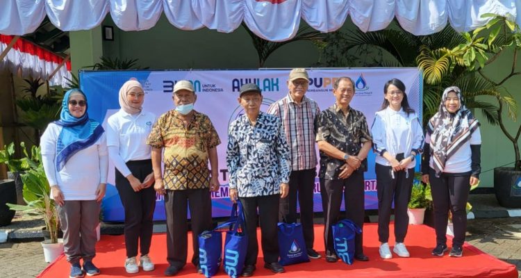 Dharma Wanita Jasa Tirta II Santuni Anak Yatim dan Pensiunan