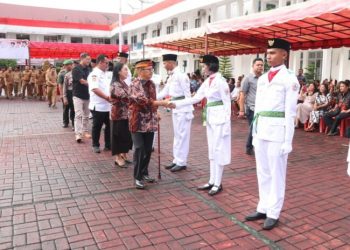 Wali Kota Gunungsitoli Kukuhkan Paskibraka Kota Gunungsitoli Tahun 2023