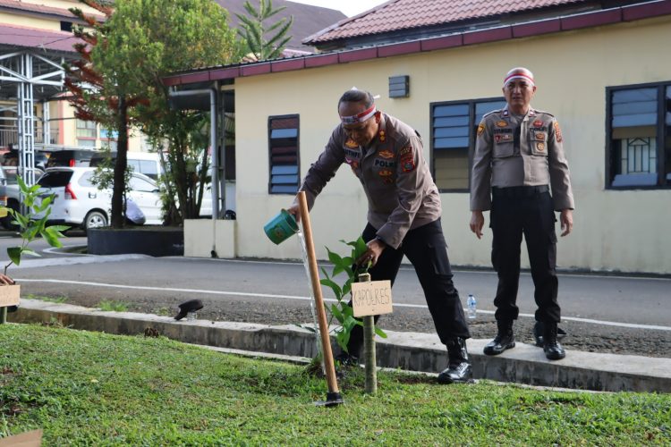 Polri Peduli Kelestarian Lingkungan, Polres Nias Tanam 1200 Pohon