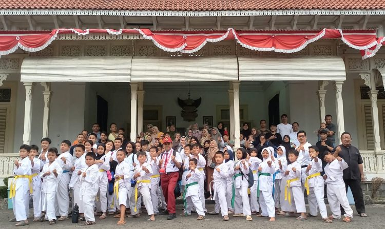 Duta Merah Putih apresiasi Perguruan Karate belajar Sejarah Gedung Karesidenan