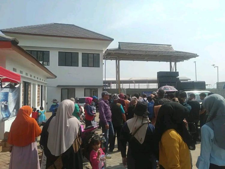 Aksi demo Masyarakat setempat pada PT AMB, menuntut Hak ketenangan dan Hak Pekerjaan