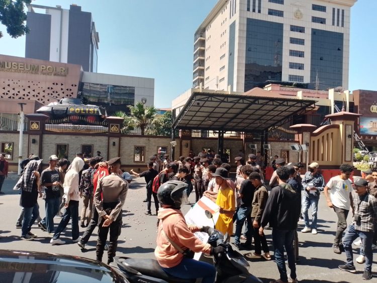 Kinerja Disoroti, Mabes Polri Didemo Mahasiswa