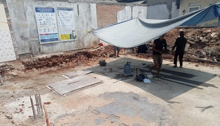 Terindikasi Bodong, Pembangunan Menara BTS di Pagedangan Abaikan Keselamatan Kerja