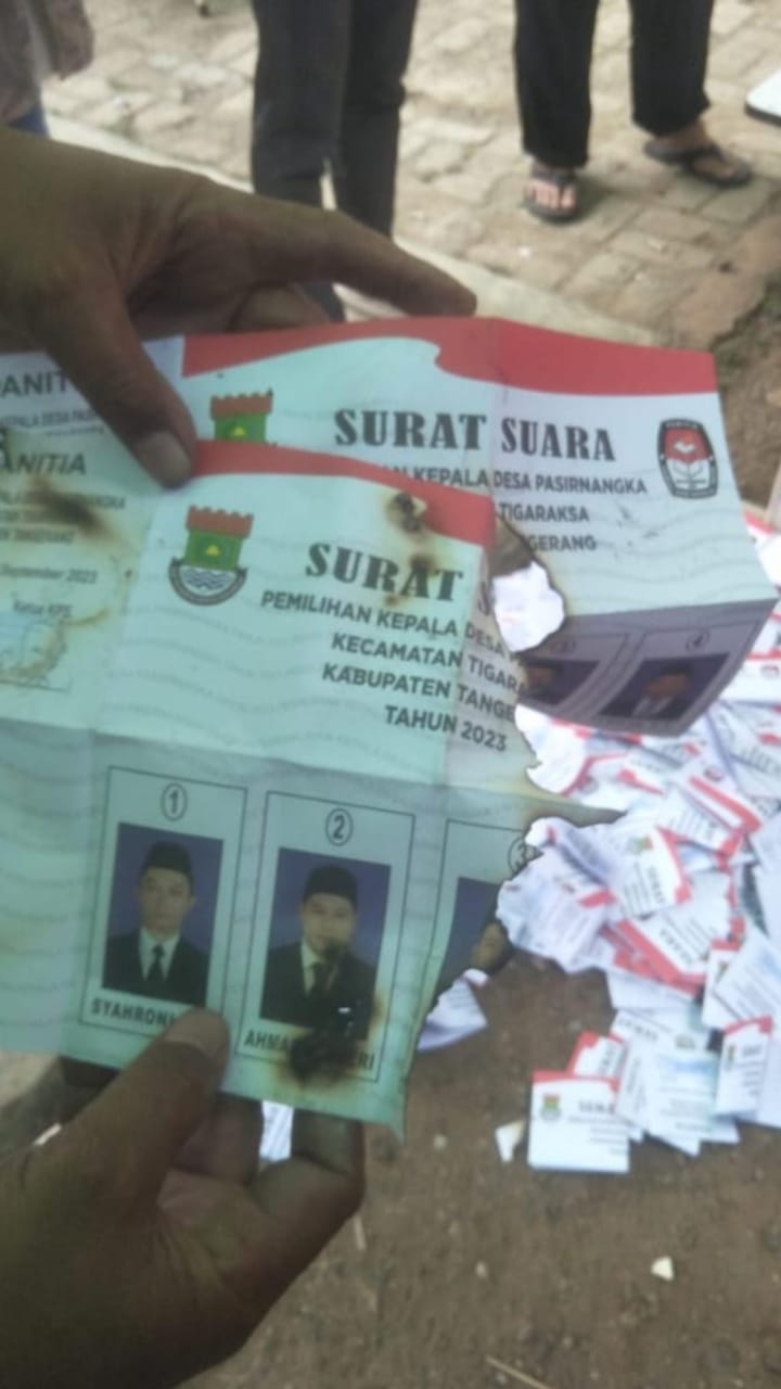 Mengerikan Kotak Suara Mengeluarkan Asap