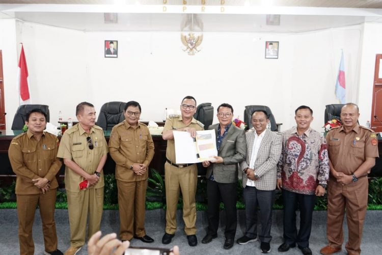 Pemkab Nias Barat Sampaikan Nota Keuangan Ranperda Perubahan APBD TA 2023