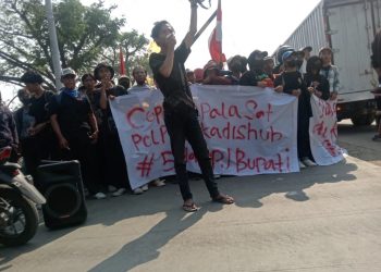 Mahasiswa Unjuk Rasa Perihal Laka Lantas Dump Truk Yang Bermuatan Tanah & Lindas Bocah 6 Tahun Hingga Tewas Di Tangerang