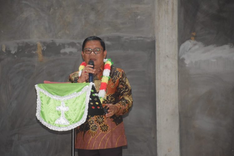Sekda Nias Barat Ikuti Kebaktian Dan Pesta Pembangunan Di Jemaat BNKP Tuho’owo