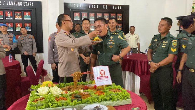 Hari Ulang Tahun TNI Ke- 78, Polres Lampung Utara Berikan Kejutan