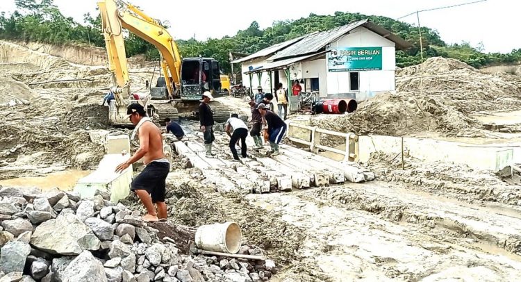 Praktisi Hukum Lebak UJANG KOSASIH.S.H : Meminta Kepada Polda Banten Agar Menindak Tegas Terhadap Tambang Pasir Yang Menyalahi Aturan