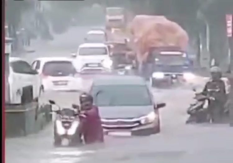 Hujan Deras Kepung Purwakarta,PR Besar untuk Pemda Atasi Banjir melalui Dinas Terkait