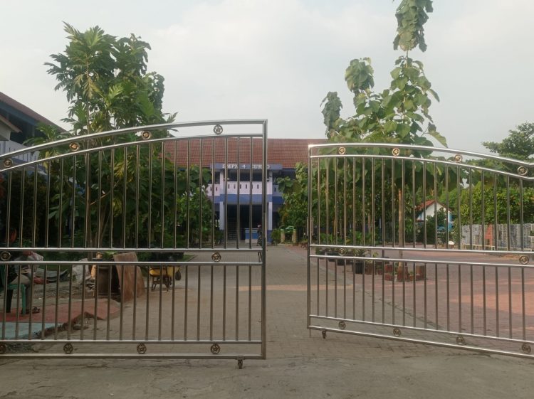 Luar Biasa, SMPN 4 Curug Bangun Pos Security Tanpa Campur Tangan Pemerintah