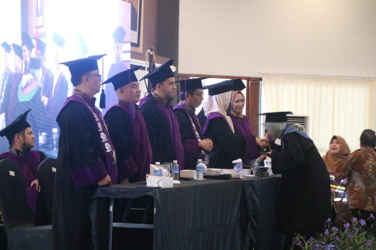 Kapolsek Jatiluhur Menghadiri Undangan Wisuda STAI AL – MUHAJIRIN Purwakarta