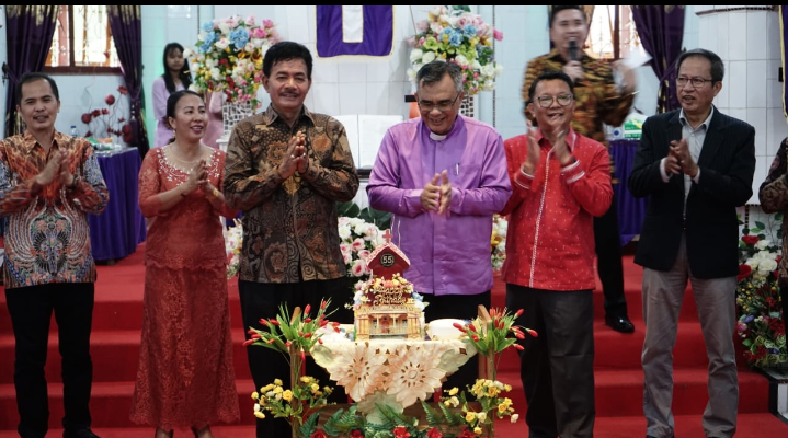 Bupati Nias Barat Hadiri Perayaan HUT Ke-55 Gereja ONKP Jemaat Tetesua