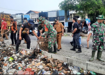 KERJA BAKTI DI GELAM JAYA BERSAMA KORAMIL