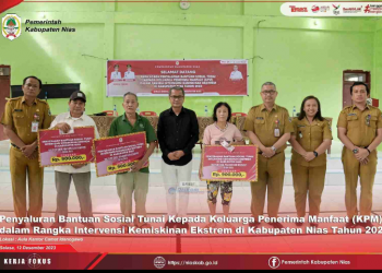 INTERVENSI KEMISKINAN EKSTREM, BUPATI NIAS SERAHKAN BANTUAN SOSIAL TUNAI KEPADA KELUARGA PENERIMA MANFAAT