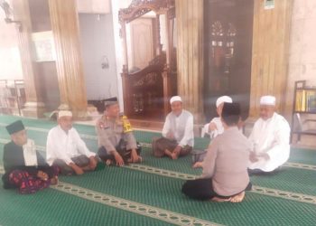 Dalam Rangka Cooling System, Polsek Legok Silaturahmi dan Sholat Jum’at di Masjid Jami Al Ijma