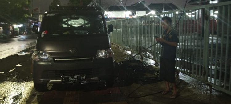 Pemasangan Kabel Udara Indihome di Kota Tangerang Diduga Dibekingi Seorang Oknum TNI