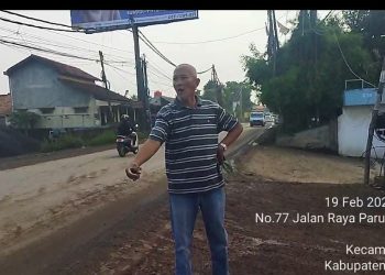 Banyak Tanah Merah Berceceran di Jalan Raya Legok Parung Panjang, Warga Mengamuk