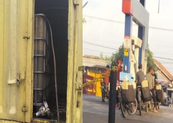 Layani Pembelian Solar Menggunakan Jerigen, SPBU 33.41302 di Karawang Diduga Bersekongkol dengan Mafia Migas