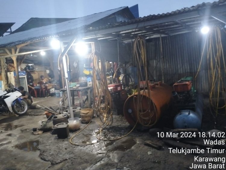 Bengkel Tambal Ban di Karawang Diduga Dijadikan Gudang Penampung BBM Ilegal