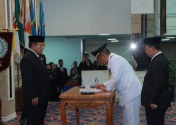 Gubernur Arinal Melantik dan Mengambil Sumpah Jabatan Aswarodi sebagai Penjabat Bupati Lampung Utara