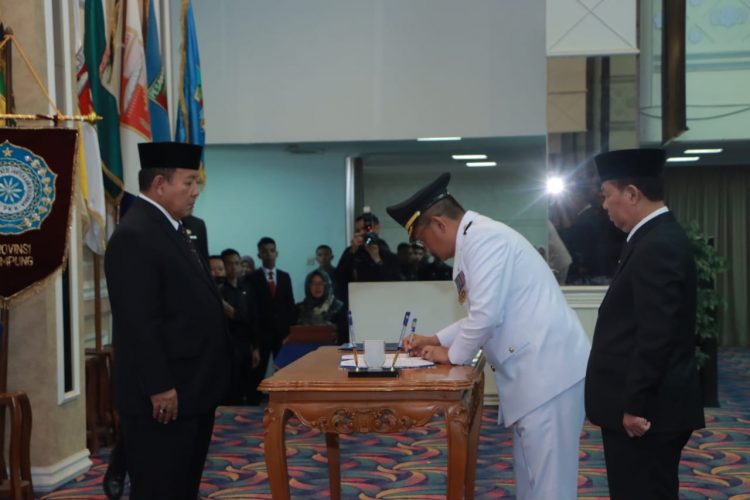Gubernur Arinal Melantik dan Mengambil Sumpah Jabatan Aswarodi sebagai Penjabat Bupati Lampung Utara