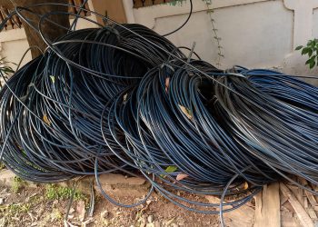 Main Kucing-Kucingan, Pemasangan Kabel FO Milik ICONNET di Kelapa Dua Tangerang Diduga Tak Berizin