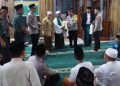Safari Ramadhan, Kapolres Tangerang Selatan Bersama Kapolsek Legok Sholat Subuh di Masjid Jami Al-Ijma Legok