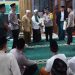 Safari Ramadhan, Kapolres Tangerang Selatan Bersama Kapolsek Legok Sholat Subuh di Masjid Jami Al-Ijma Legok