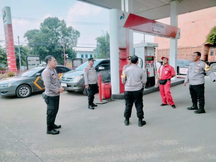 Kapolsek Legok, Polres Tangerang Selatan Cek SPBU, Pastikan Tidak Ada Kecurangan yang Dapat Rugikan Masyarakat