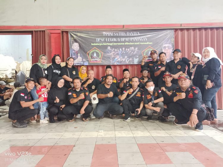 Indahnya Berbagi Dalam Kebaikan ” Ormas PPBNI Satria Banten Bagikan Takjil Untuk Masyarakat