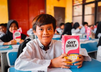 World Harvest bersama RAPI Bagikan 3000 Liter Susu Gratis Oat Daily