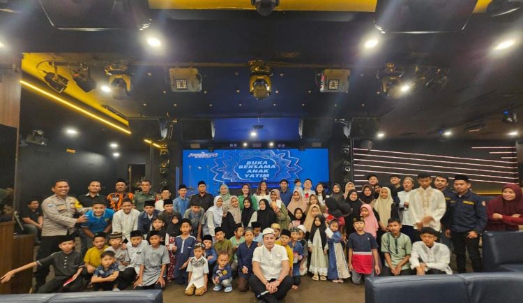 Berbagi Kebahagiaan di Bulan Ramadhan, Management pendekar Bar & Resto Santuni Anak-Anak Yatim