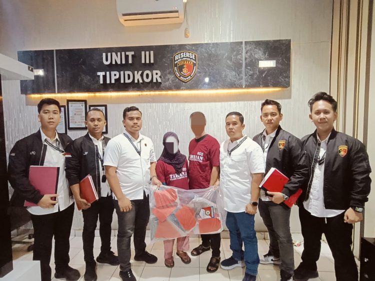 Tahap II, Sat Reskrim Polres Lampung Utara Serahkan Tersangka dan Barang Bukti Kasus Korupsi ke Kejaksaan