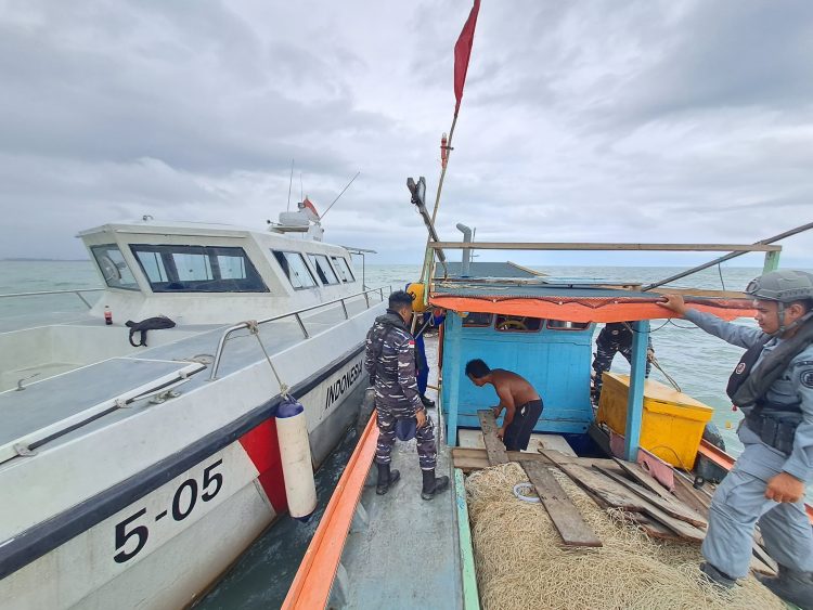 Stasiun Bakamla Sambas: Amankan Nelayan Nakal Pengguna Pukat Harimau