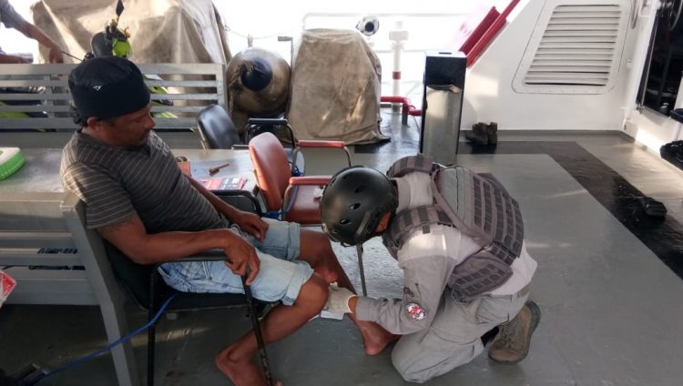 KN Kuda Laut-403: Berhasil Selamatkan Nelayan Korban Luka Bakar