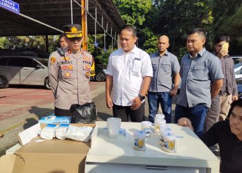 Komitmen Berantas Narkoba, Anggota Satres Narkoba Polres Purwakarta Dites Urine