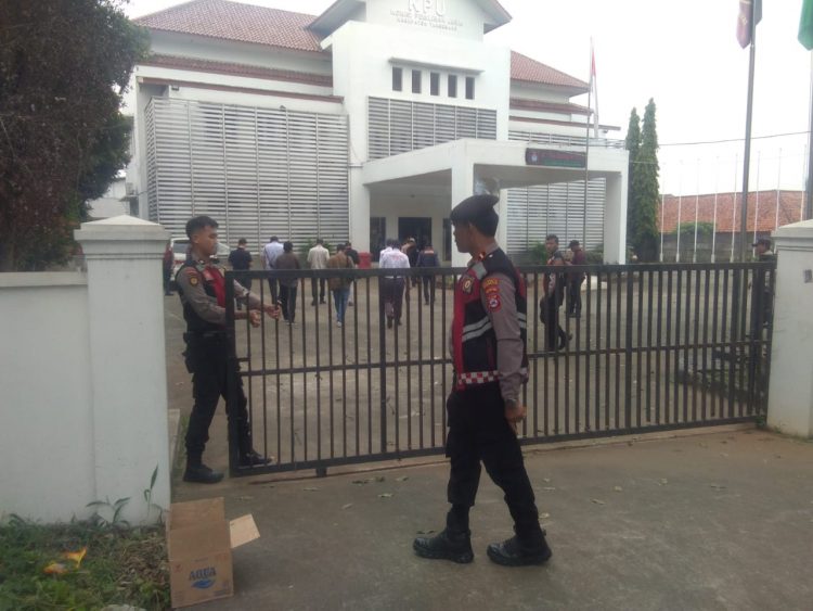 LSM BP2A2N: Banten Geruduk Kantor KPUD Kabupaten Tangerang